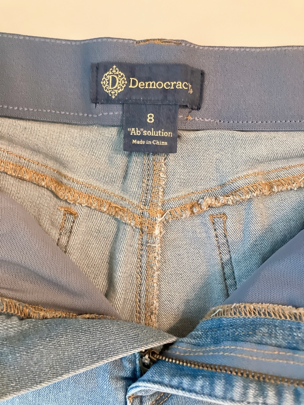 Democracy High-Rise Absolution Cuffed Denim Jean Shorts Medium Size 8 - Picture 5 of 9